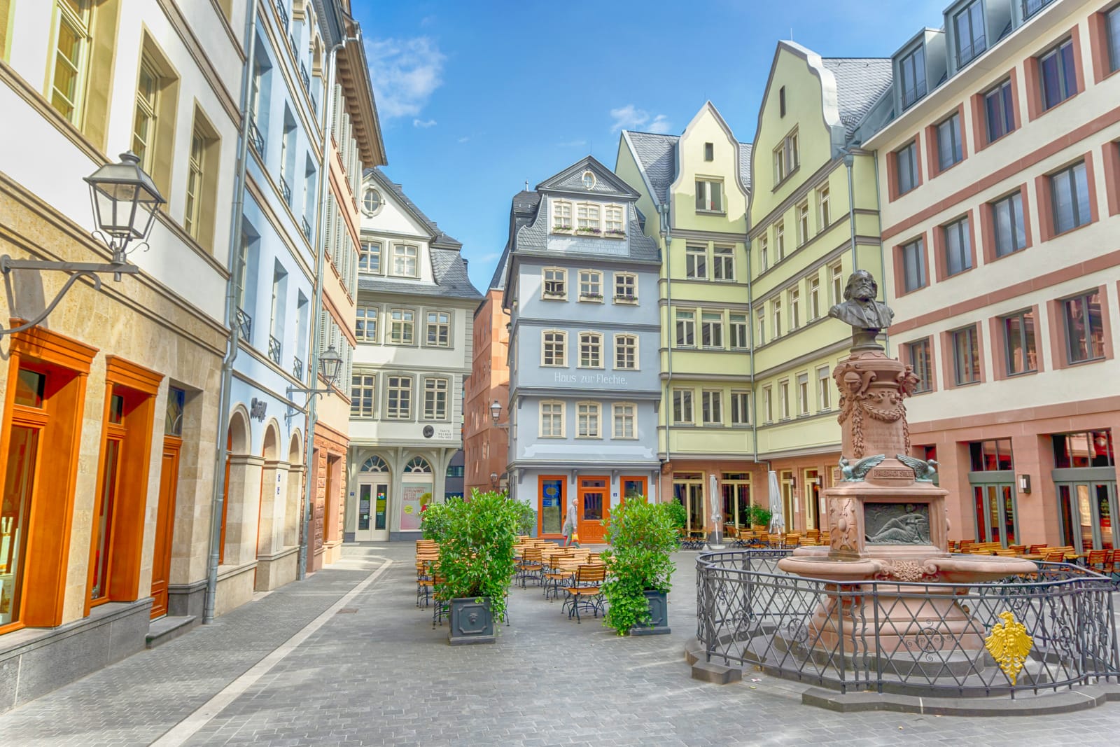 Fachwerk- und Giebelhäuser am Hühnermarkt in der neuen Altstadt